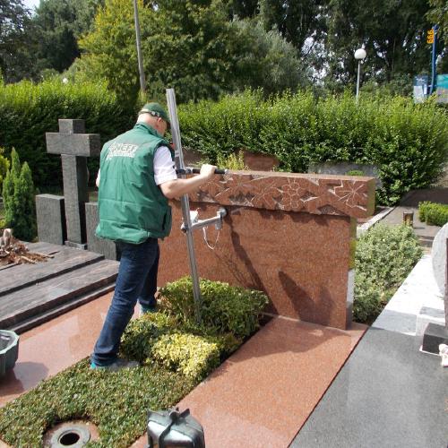Standsicherheitsprüfung #2 Eine Standsicherheitsprüfung nach TA-Grabmal